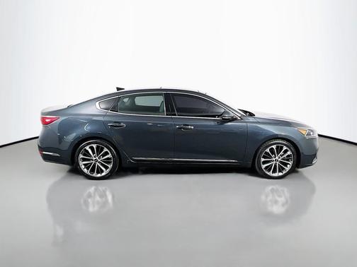 2018 Kia Cadenza Technology