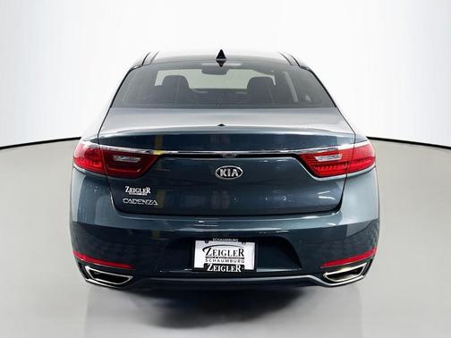 2018 Kia Cadenza Technology