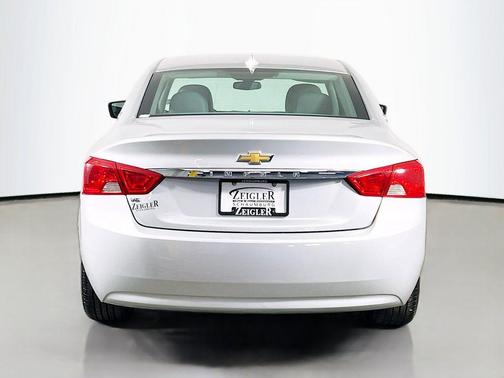Silver Ice Metallic 2019 Chevrolet Impala 1LS