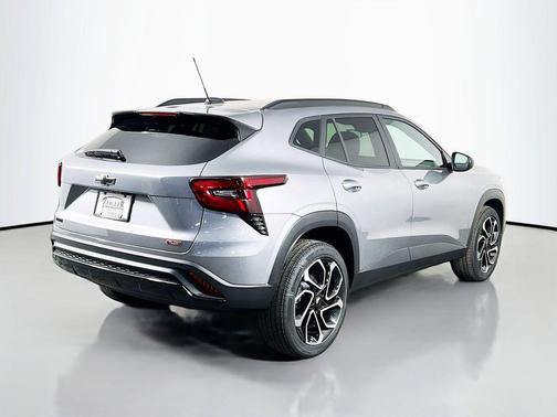 Sterling Gray Metallic 2026 Chevrolet Trax FWD 2RS
