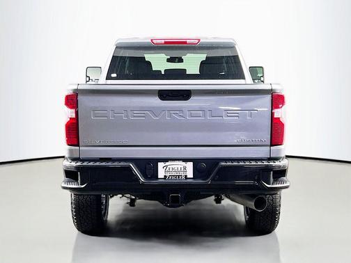 Sterling Gray Metallic 2026 Chevrolet Silverado 2500 Custom