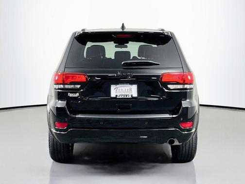Diamond Black Crystal Pearlcoat 2021 Jeep Grand Cherokee Laredo