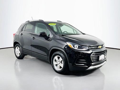 Mosaic Black Metallic 2019 Chevrolet Trax LT