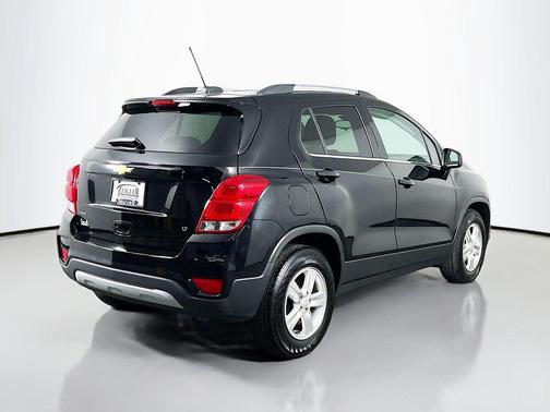 Mosaic Black Metallic 2019 Chevrolet Trax LT