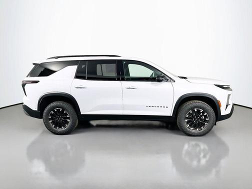 Polar White Tricoat 2026 Chevrolet Traverse AWD Z71