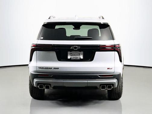 Polar White Tricoat 2026 Chevrolet Traverse AWD Z71
