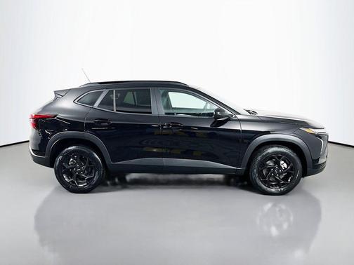 Mosaic Black Metallic 2026 Chevrolet Trax LT