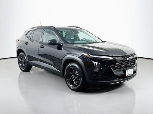 Mosaic Black Metallic 2026 Chevrolet Trax LT