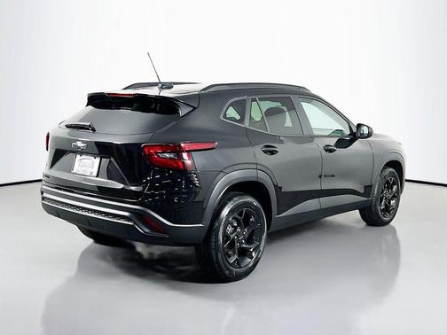Mosaic Black Metallic 2026 Chevrolet Trax LT