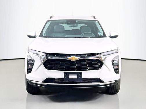 Summit White 2026 Chevrolet Trax LT