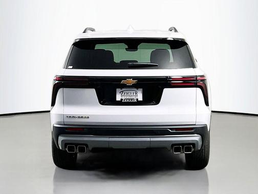Summit White 2026 Chevrolet Traverse LT
