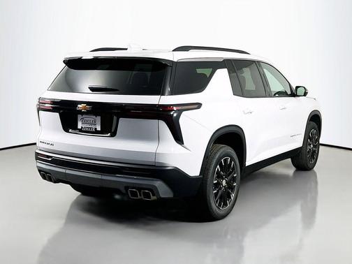 Summit White 2026 Chevrolet Traverse LT