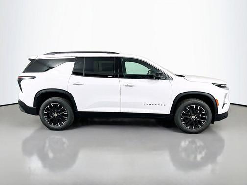 Summit White 2026 Chevrolet Traverse LT