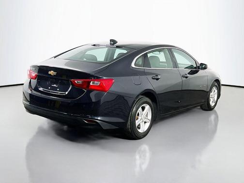 Dark Ash Metallic 2022 Chevrolet Malibu 1LS
