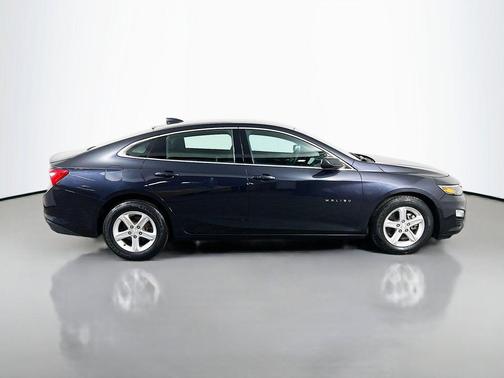 Dark Ash Metallic 2022 Chevrolet Malibu 1LS