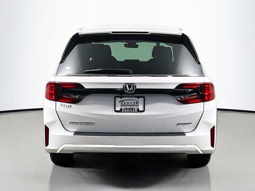 Platinum White Pearl 2025 Honda Odyssey Sport-L