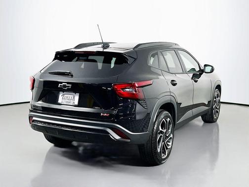 Mosaic Black Metallic 2026 Chevrolet Trax FWD 2RS