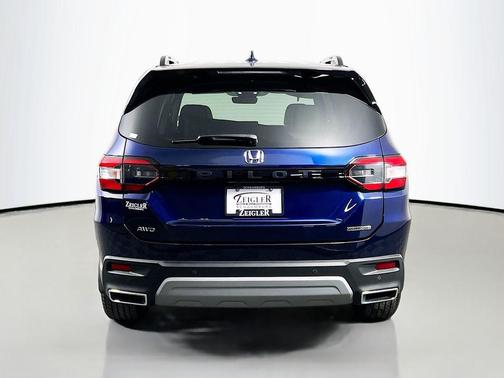 Blue Metallic 2023 Honda Pilot Touring 8-Passenger