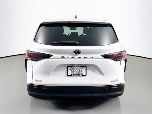 2023 Toyota Sienna LE
