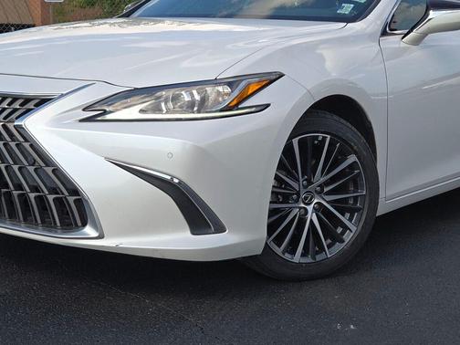 2022 Lexus ES 300h Base