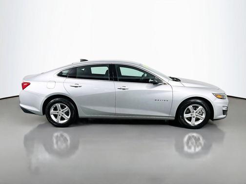 Silver Ice Metallic 2020 Chevrolet Malibu 1LS