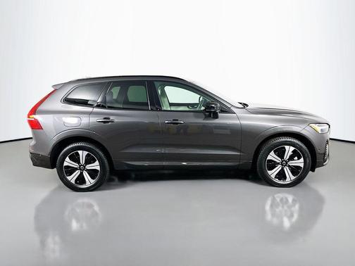 2023 Volvo XC60 Recharge Plug-In Hybrid T8 Plus Dark Theme