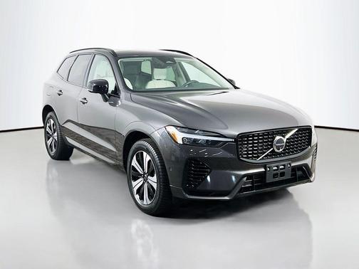 2023 Volvo XC60 Recharge Plug-In Hybrid T8 Plus Dark Theme