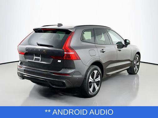 2023 Volvo XC60 Recharge Plug-In Hybrid T8 Plus Dark Theme