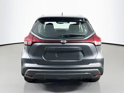 2022 Nissan Kicks SV