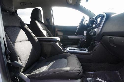 Photo 2 of 33 of 2020 Chevrolet Colorado LT