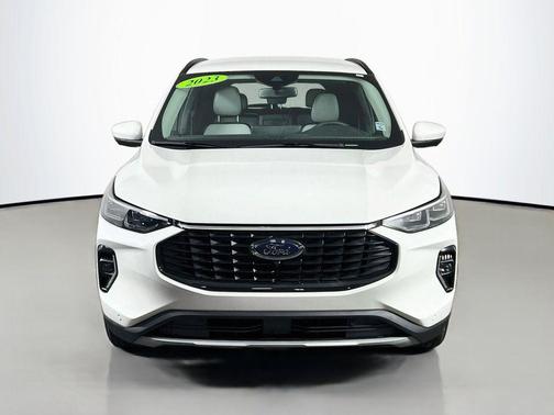 Star White Metallic Tri-Coat 2023 Ford Escape Platinum