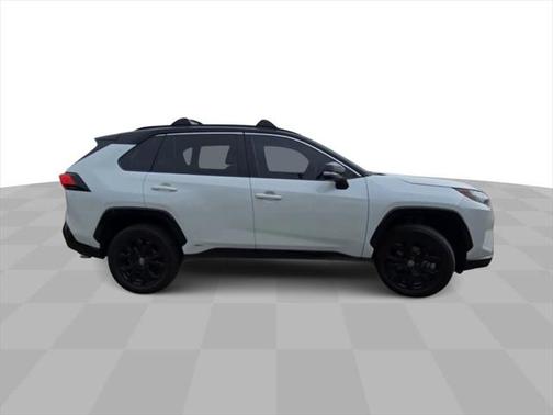 2022 Toyota RAV4 Hybrid SE