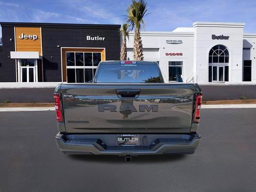 Tank 2027 RAM 1500 Big Horn/Lone Star