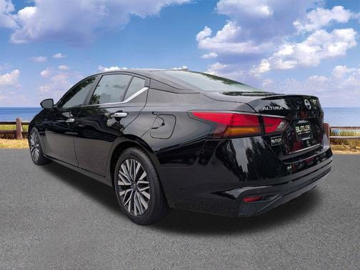 Super Black 2025 Nissan Altima SV FWD
