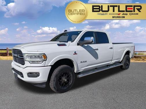Bright White Clearcoat 2019 RAM 3500 Laramie Crew Cab 4x4 8' Box