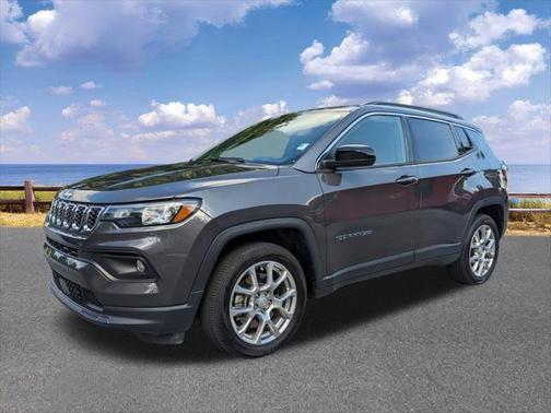 2024 Jeep Compass Latitude Lux FWD