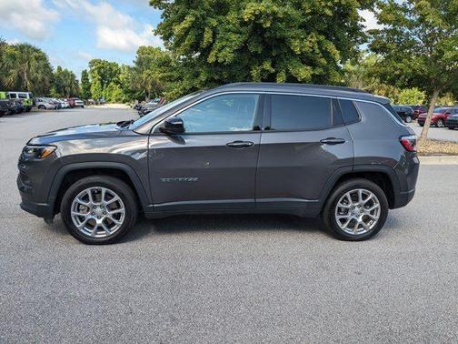 2024 Jeep Compass Latitude Lux FWD