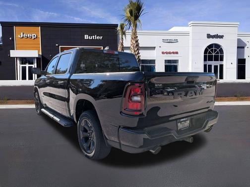 Diamond Black Crystal Pearlcoat 2027 RAM 1500 Express