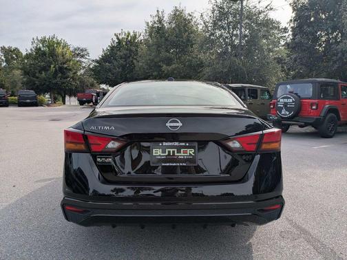 Super Black 2025 Nissan Altima SV FWD