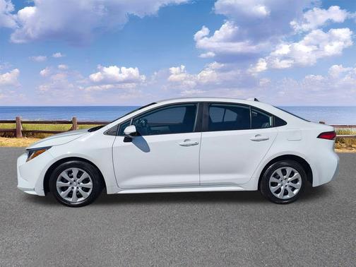 Ice Cap 2025 Toyota Corolla LE