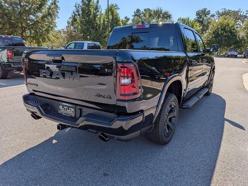 Diamond Black Crystal Pearlcoat 2027 RAM 1500 Big Horn/Lone Star