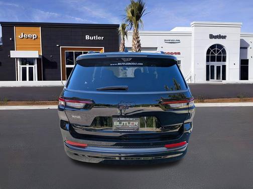 High Gloss Black 2027 Jeep Grand Cherokee L Limited