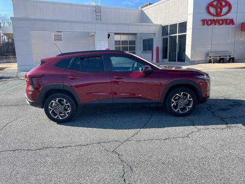 2025 Chevrolet Trax LT