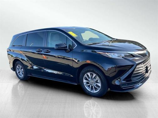 2023 Toyota Sienna LE