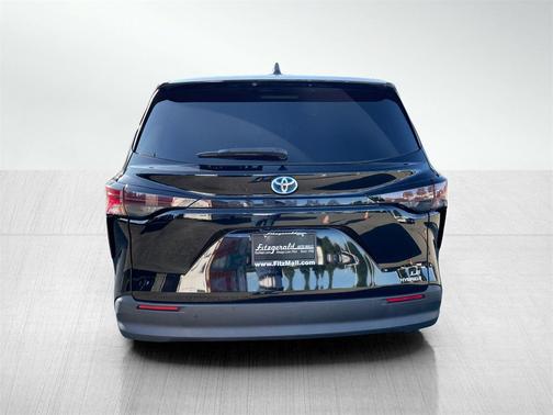 2023 Toyota Sienna LE