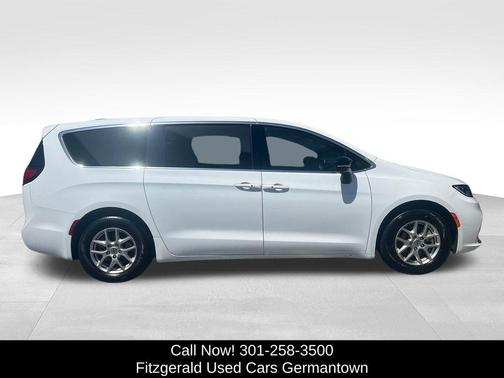 2024 Chrysler Pacifica Touring