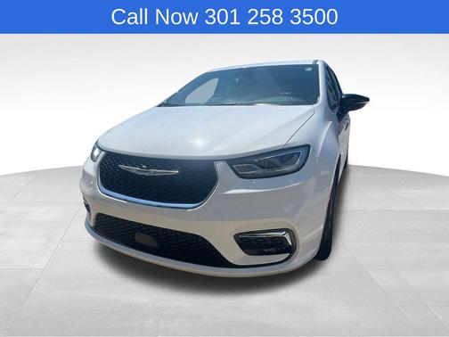 2024 Chrysler Pacifica Touring