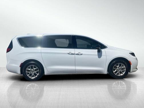 2024 Chrysler Pacifica Touring