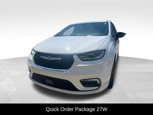 2024 Chrysler Pacifica Touring