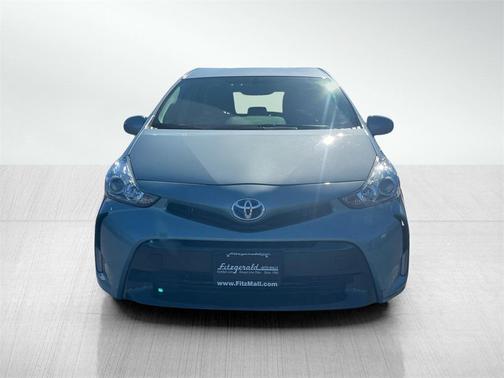 2017 Toyota Prius v Four